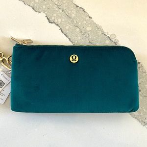 Lululemon curved wristlet velour